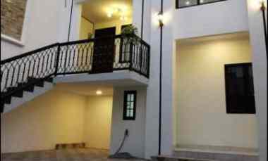 Rumah Cantik 3 Lantai di Meruyung, Depok. Selangkah Tol Limo