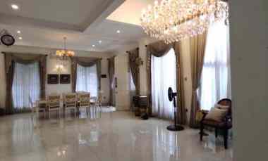 Dijual Rumah Mewah 3 Lantai di Larangan Indah