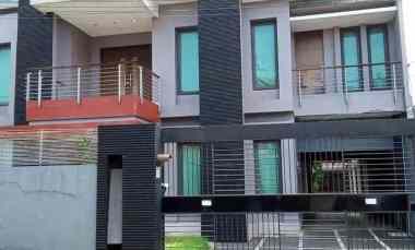 Dijual Rumah Mewah dengan Kolam Renang