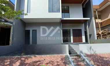 Dijual Rumah Mewah dengan Kolam Renang di Bintaro