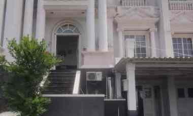 Rumah Cluster 3 Lantai Semi Furnished, Lokasi Ok di The Villas MOI