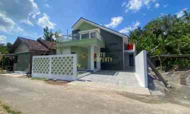Villa Cantik 2 Lantai di Moyudan, View Menoreh Sawah Eksotis