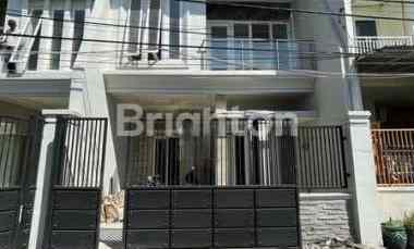 New Gress, 1m an, Gak Blusuk2, 2 lantai, di Mulyosari, dekat Dgn Jln Raya