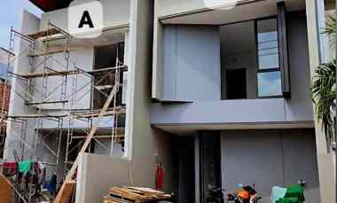 Rumah Gress Mulyosari Ter -Paling- Cuengli di Lks Favorit Row 3 Mobil