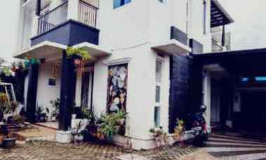 Rumah Masuk Gang Area Munjul, 100 M ke Jalan Raya Malaka