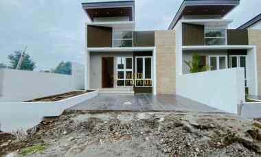 Perumahan Fasiias Lengkap Shm di Ngaglik Sleman, 2 Carport