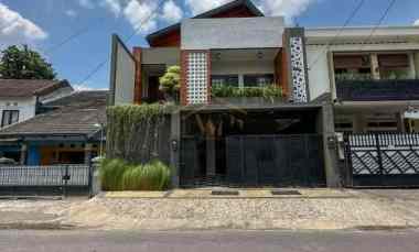 Dijual Rumah Mewah 3 Lantai di Sleman 15 menit dari Kampus Upn