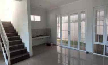 dijual rumah nyaman di sariwangi