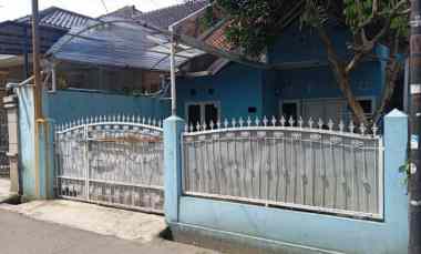 Rumah Cisangkan Ada Taman Depan Lok Strategis Depan Veledrome Cimahi