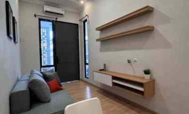 Rumah Cantik di Griya Asri, Pakuwon City Konsep Modern Compact