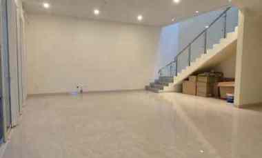 dijual rumah pakuwon city