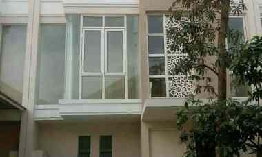 dijual rumah pakuwon city