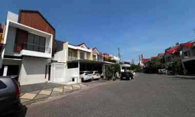 dijual rumah pakuwon city