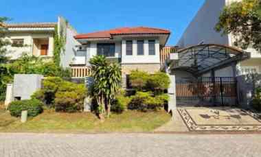 Rumah Pakuwon City Strategis SIAP HUNI Garasi 2, Carport 2