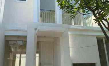 Rumah Minimalis Siap Huni Pakuwon City dekat Hokky, Widya Mandala