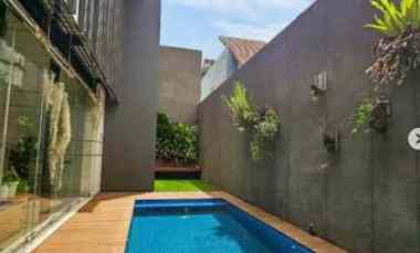 Dijual Rumah Mewah Semi Furnished Harga Miring, Daerah Jakarta Selatan