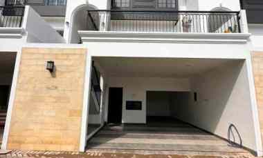 Rumah Mewah Baru 4 Lt Dilengkapi Lift dan Kolam Renang di Pejaten