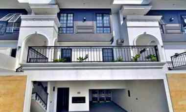 Hunian Mewah Strategis Dilengkapi Private Pool dan Roof Top