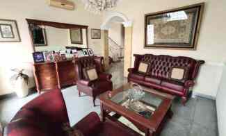 Rumah 3Lt, Pool, Hdp Timur, Full Furnished, di Pejompongan Baru