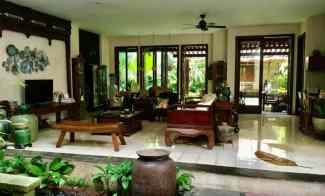 Rumah Ethnic 2Lt, Semi Furnished, Hdp Barat, di Permata Hijau