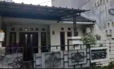 dijual rumah perum griya asri