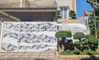 Rumah Modern Semi Furnished Siap Huni di Perumahan Manyar Surabaya