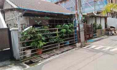 Dijual Rumah Bekas Lb 80m2 Lt 180 m2 di Serua Permai Pamulang