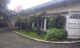 Jual Rumah di Petukangan Butuh Uang, Halaman Luas Pinggir Jalan Utama