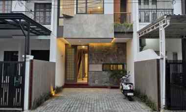Rumah Baru Plus Rooftop dalam Komplek Tenang di Pondok Bambu Jaktim