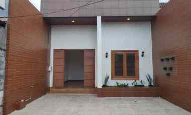 Lokasi Bagus Rumah Cantik Cocok Buat Usaha di Pondok Ungu Sektor V