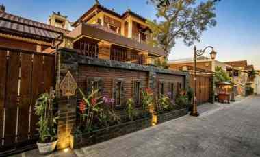 Jual Rumah Mewah Desain Etnik di Utara Mall Ambarukmo Plaza Area Wahid