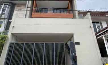 Minimalis Modern 4Lt, Semi Furnished, dalam Komplek Pulo Mas