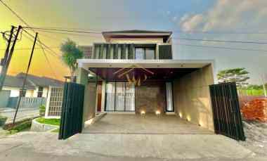 Dijual Rumah Mewah Full Furnished dekat Rsiy Pdhi Kalasan