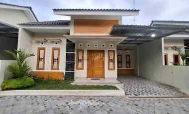 Rumah Minimalis Modern dalam Cluster dekat Sekolah Budi Mulia