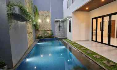 Rumah Radio dalam dekat Pondok Indah Mewah, Kolam Renang