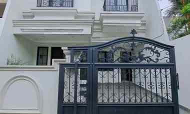 Rumah Baru 2 Lt America Clasic Style di Rawamangun Jakarta Timur