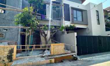 Rumah Tropical Modern Lokasi dekat Rawamangun Jakarta Timur