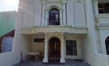 Dijual Rumah Rooftop Clasic Elegan di Jagakarsa Jakarta Sekatan