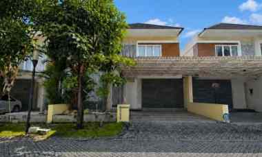 Rumah Monticello, Royal Residence Siap Huni Row 2.5 Mobil