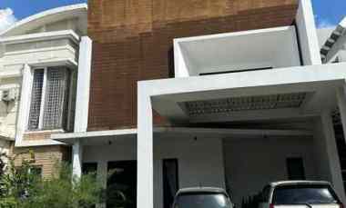 Siap Huni Rumah 3 Lantai di Royal Residence Wiyung, Surabaya