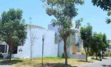 Indent Rumah Super Langkah Bentuk Kotak, Ada Taman di Royal Residence