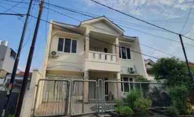 Rumah 2 Lantai Jemursari STRATEGIS, dekat Plaza Marina dan Raya Jemurs