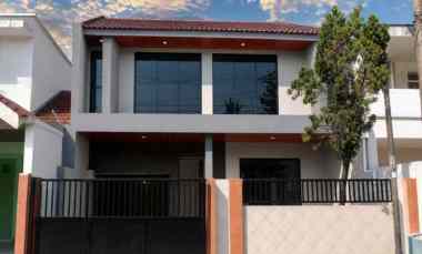 Rumah Nginden Intan Tengah Kota Surabaya Baru Renovasi Lantai Granit