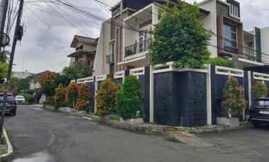 Rumah Pulomas 2 Lantai, LT 281 m2, Hook, Lux, Bebas Banjir, Murah