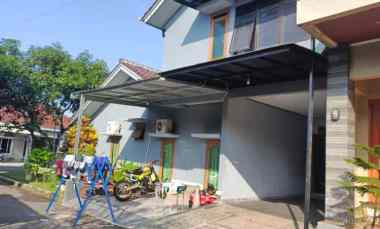 Dijual Rumah Dua Lantai Siap Huni di Komplek Elite di Cilimus