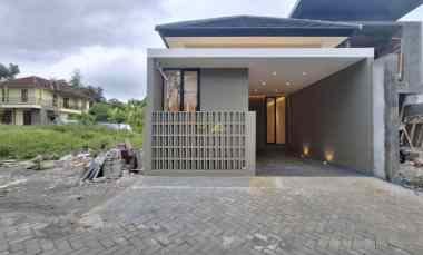 Rumah Modern Open Space Siap Huni dekat Jalan Kaliurang km 10