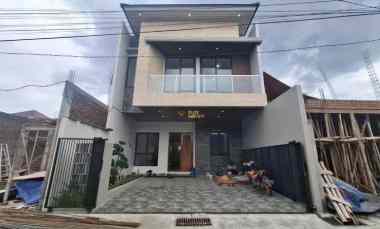 Rumah 2 Lantai, Siap Huni, dekat Jalan Palagan di Ngaglik, Sleman