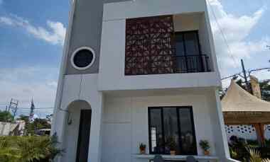 Rumah 2 Lantai Siap Huni Lokasi Samping Tol Malang dekat Sawojajar