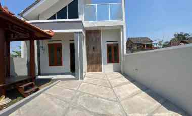 Rumah dengan Balkon View Asri, Smart Lock Canggih, dan Gazebo Gratis