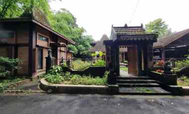 Jual Rugi Rumah Besar Tanah Luas Second di Minggir Sleman